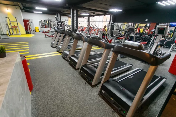 Фитнес клуб "FitZone"