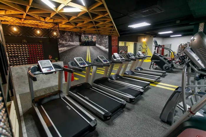 Фитнес клуб "FitZone"
