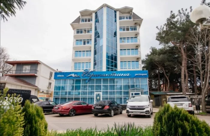 Гостиница "Бригантина" на Революционной