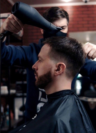 Парикмахерские "BARBER & BARBIE" 