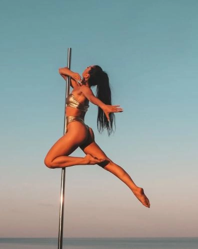 Студия танца на пилоне «VERTICAL»