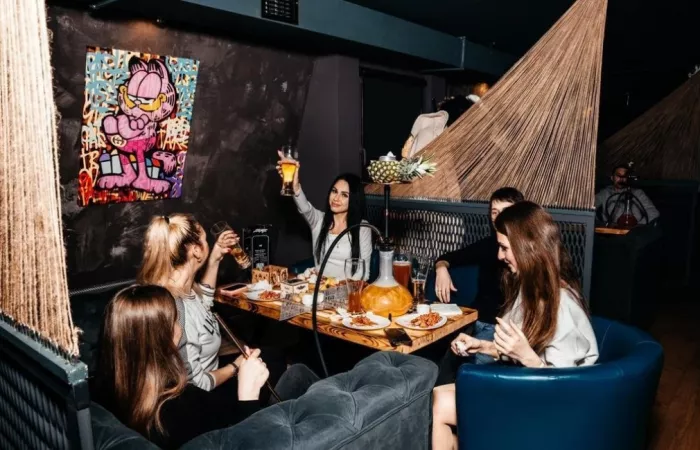 Лаунж бар "Parovoz Lounge"