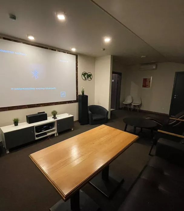 Антикинотеатр "Chaplin Lounge House"