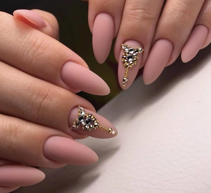 Студия маникюра и педикюра "Top Nails"