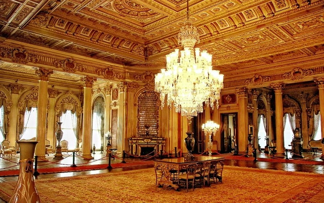  Дворец Долмабахче ( Dolmabahce Sarayi)