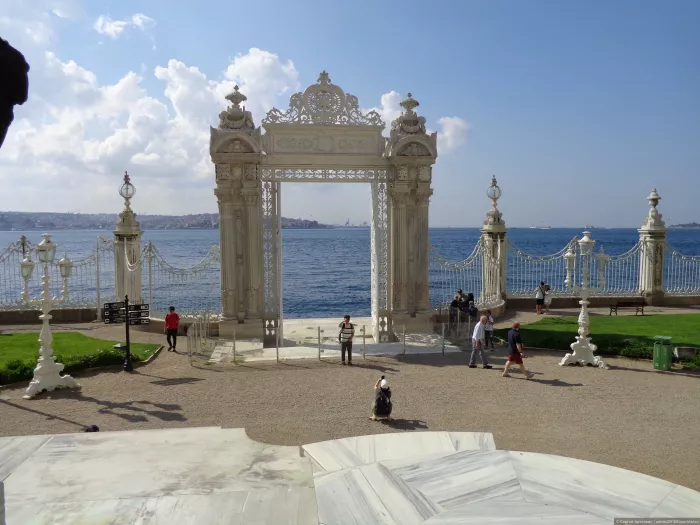  Дворец Долмабахче ( Dolmabahce Sarayi)