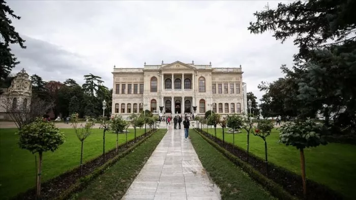  Дворец Долмабахче ( Dolmabahce Sarayi)