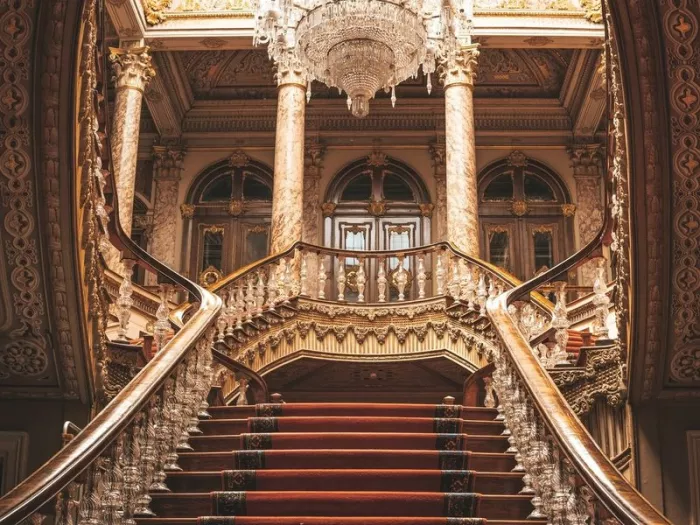  Дворец Долмабахче ( Dolmabahce Sarayi)