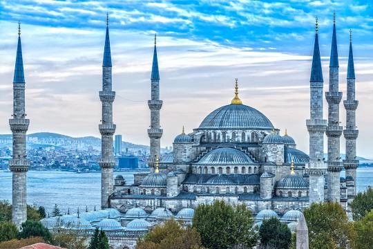 Голуба́я мече́ть, или Мече́ть Султанахме́т ( Sultanahmet Camii)