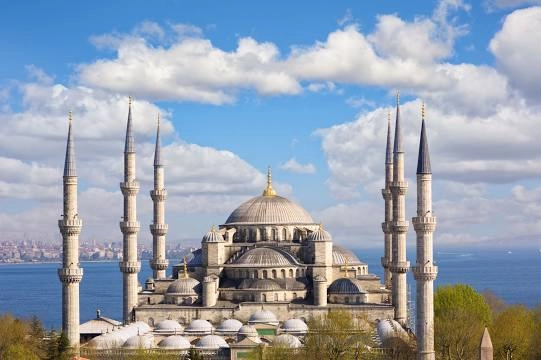 Голуба́я мече́ть, или Мече́ть Султанахме́т ( Sultanahmet Camii)