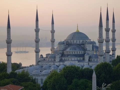 Голуба́я мече́ть, или Мече́ть Султанахме́т ( Sultanahmet Camii)