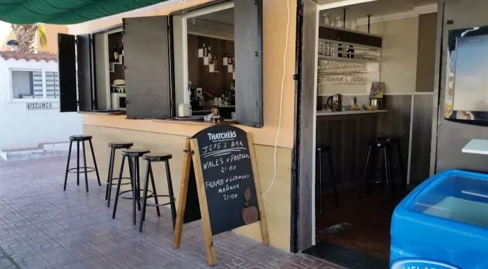 Бар "Jefe's Bar"