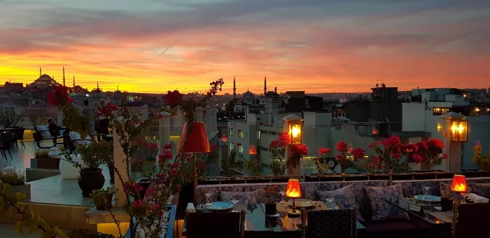 Ресторан с видом на Босфор "Roof Mezze 360"