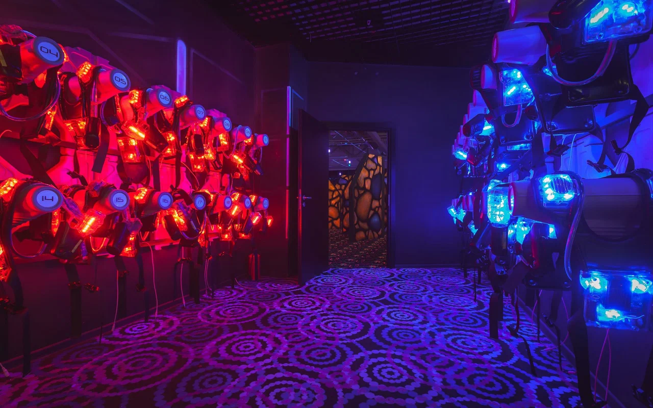 Развлекательный центр "LaserLand".