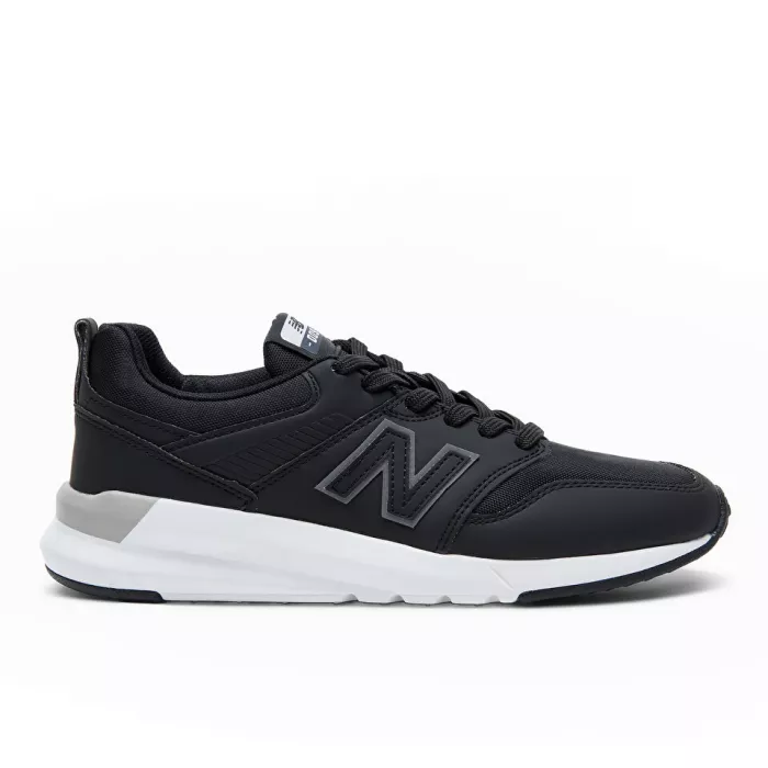  Магазин "New Balance"