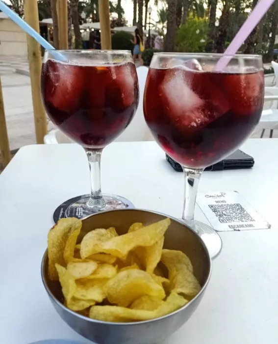 Бар "Canibal Lounge Pub"