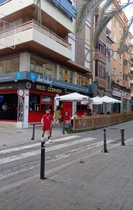 Бар "Red Corner Sports Bar"