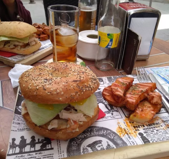 Бар "Red Corner Sports Bar"