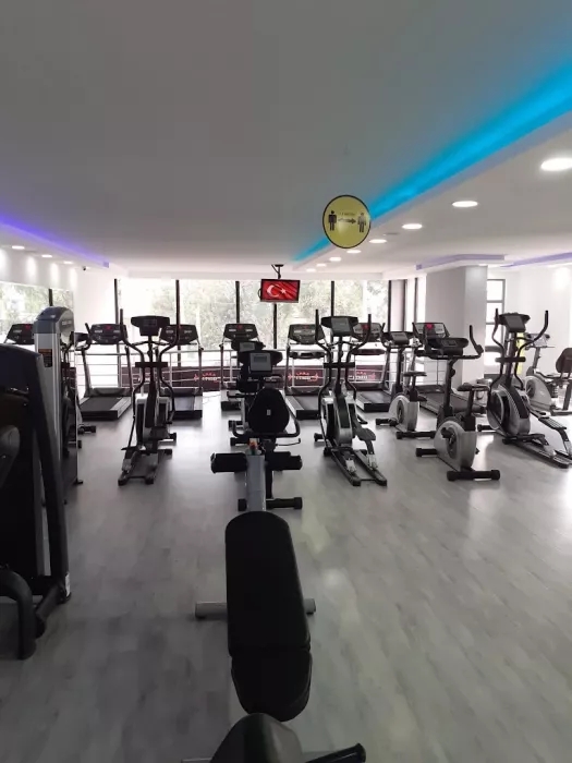 Тренажерный зал "Lara Fitness Center"