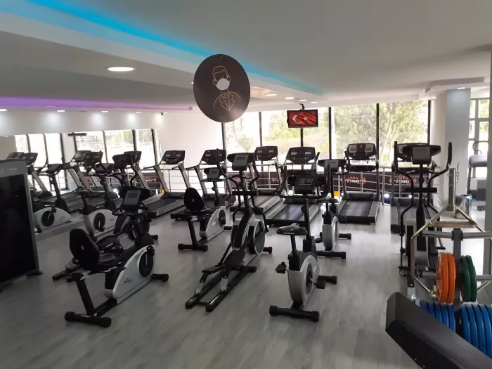 Тренажерный зал "Lara Fitness Center"