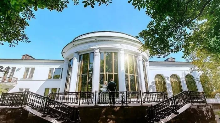 Дворцово-парковый комплекс "Dipservice Hall"