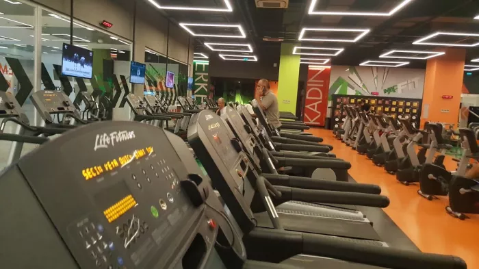 Тренажерный зал "MACFit Lara"
