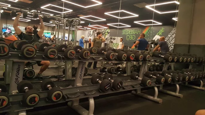 Тренажерный зал "MACFit Lara"