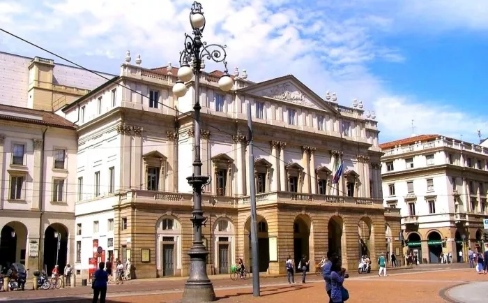 «Ла Ска́ла» (итал. La Scala, сокращённо от Teatro alla Scala) 