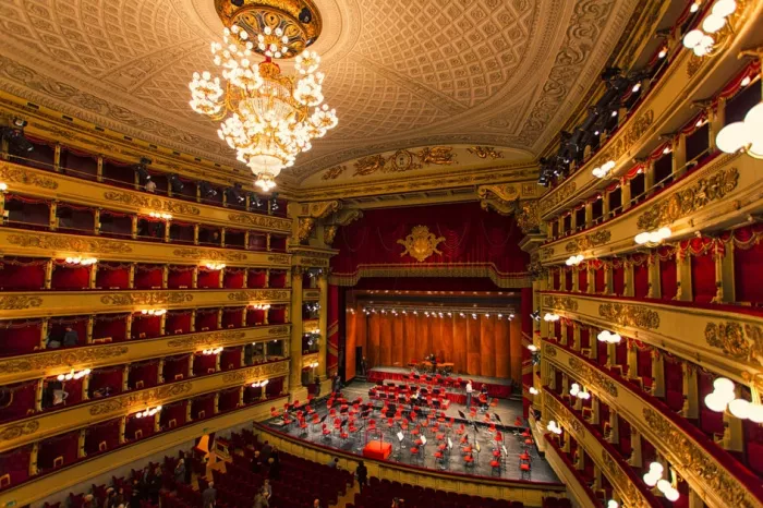 «Ла Ска́ла» (итал. La Scala, сокращённо от Teatro alla Scala) 