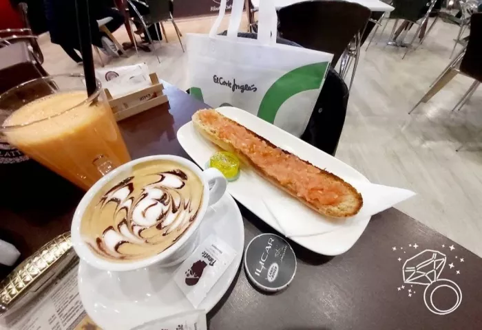 Кафе "CAFETERÍA LATTE ART CENTRO"