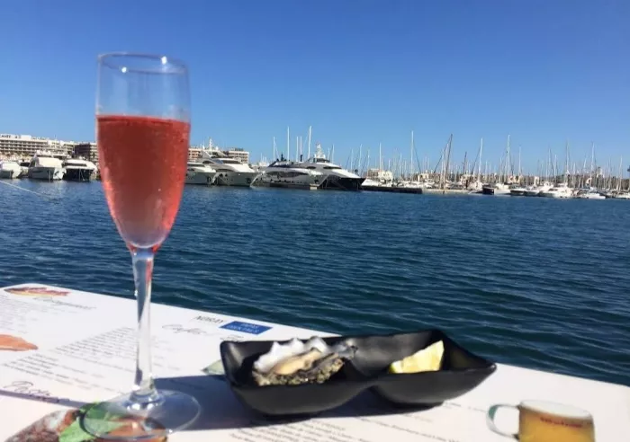 Кафе "Noray café bar Puerto de Alicante"