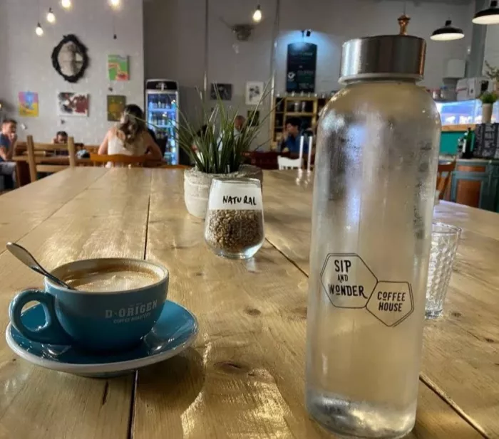 Кофейня "Sip and Wonder Coffee House"