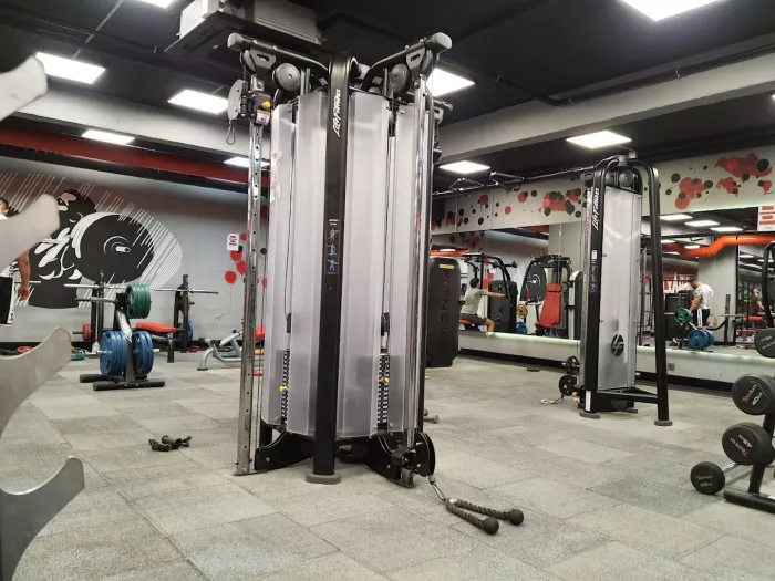 Тренажерный зал "Ultra Max Gym"