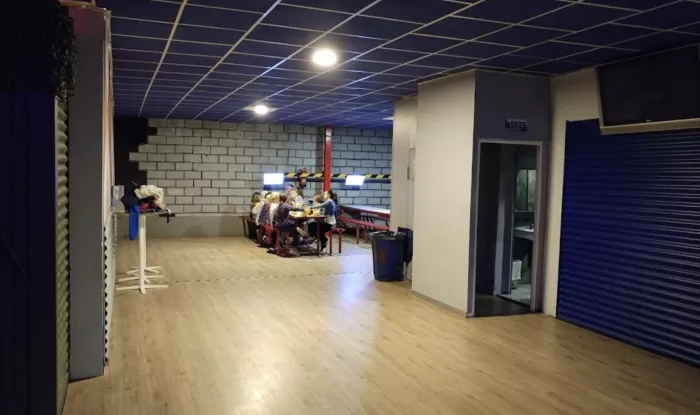 Клуб пейнтбола и лазертага "MEGAZONA ALICANTE - Centro de juego de Paintball Indoor y Laser Tag"