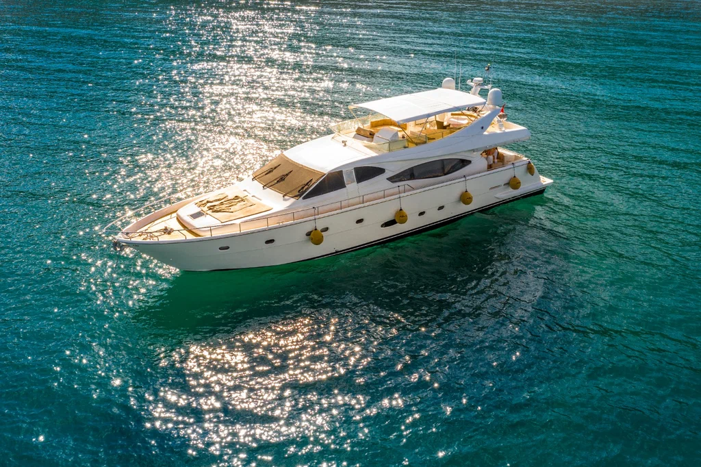 Аренда яхт "AYA Yachting".