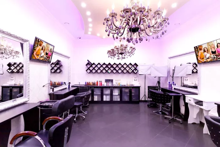 Салон красоты "Selfie nail & beauty club".