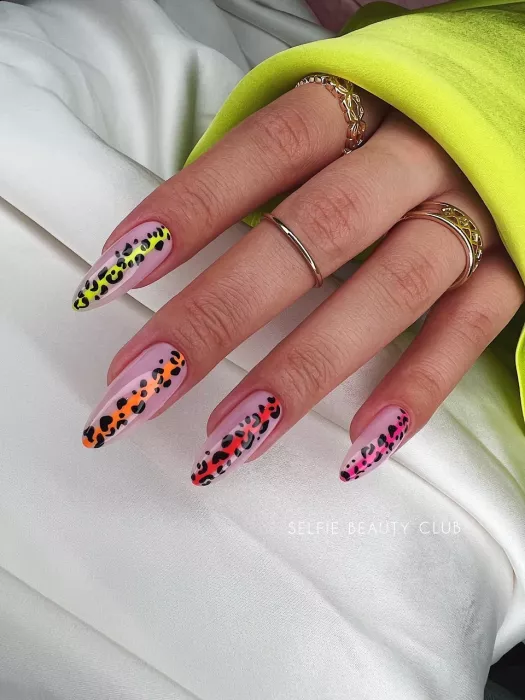Салон красоты "Selfie nail & beauty club".