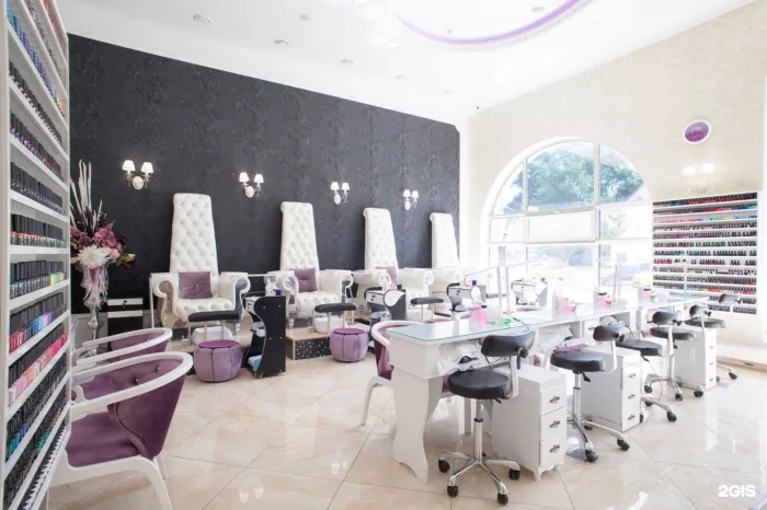 Салон красоты "Selfie nail & beauty club".