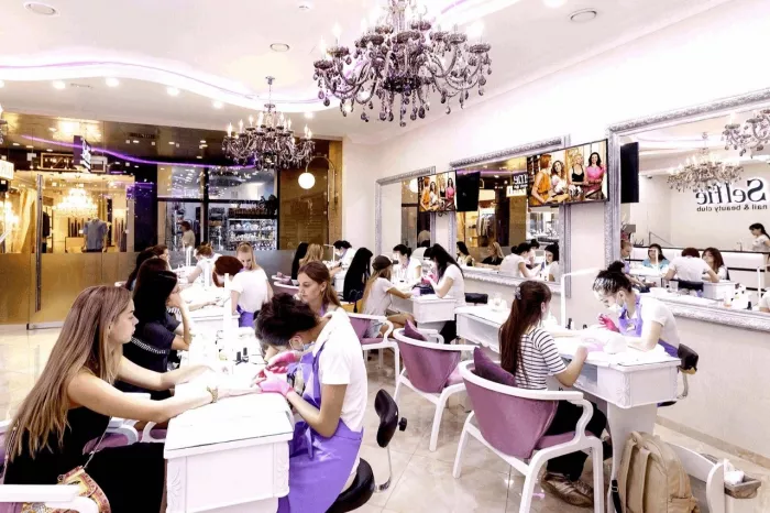Салон красоты "Selfie nail & beauty club".