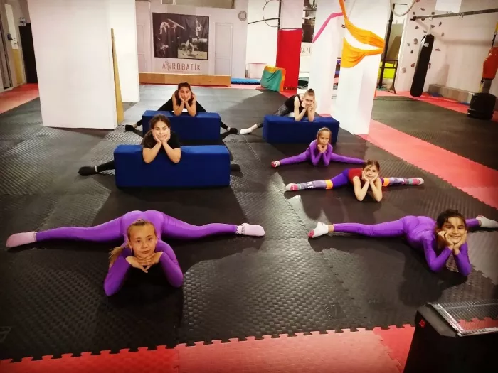 Школа "Circus School official"