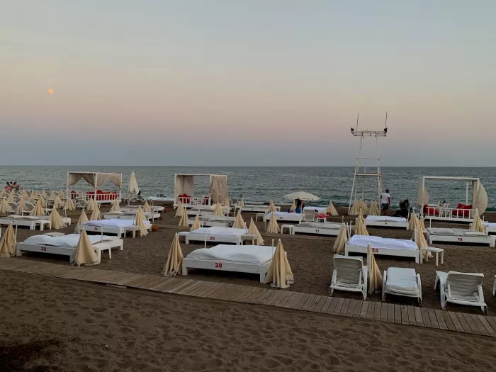 Парк "Red & White Beach"