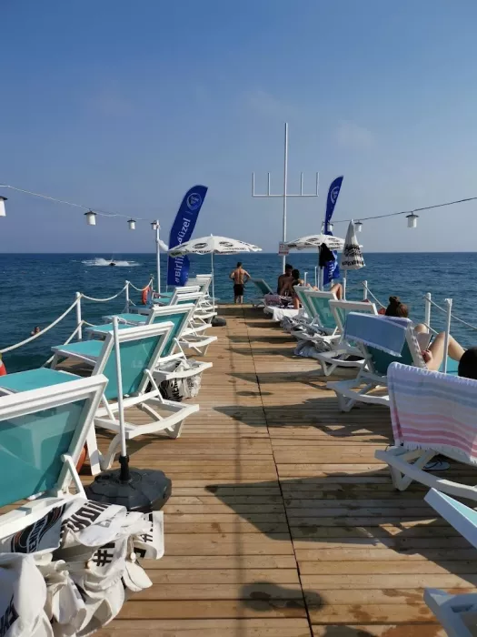Парк "Red & White Beach"