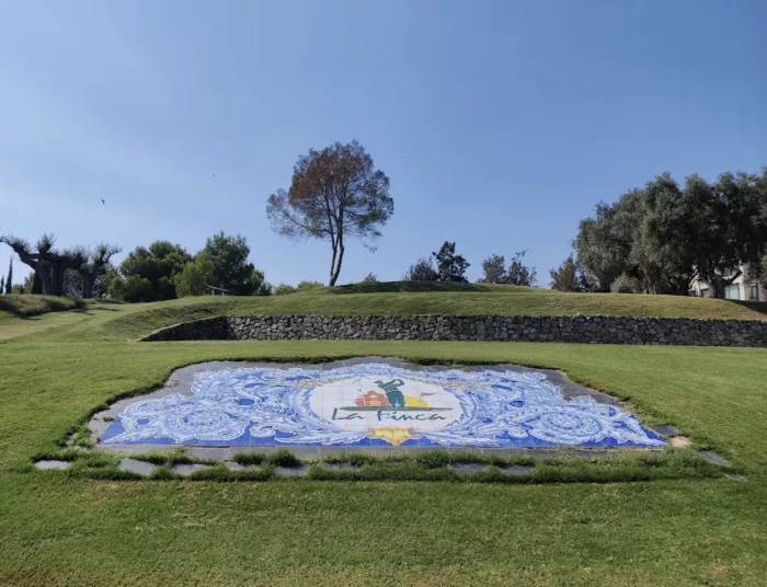Школа и поле для гольфа "La Finca Golf"