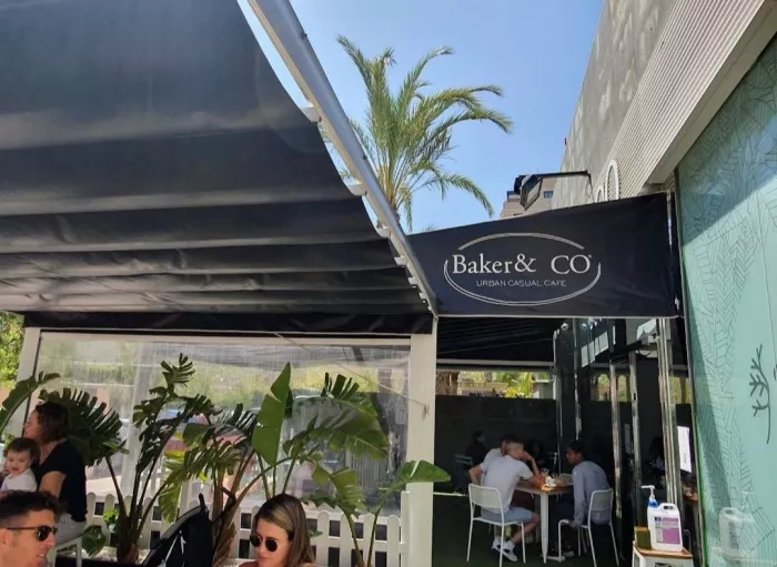 Бар "Cafetería Baker & Co"