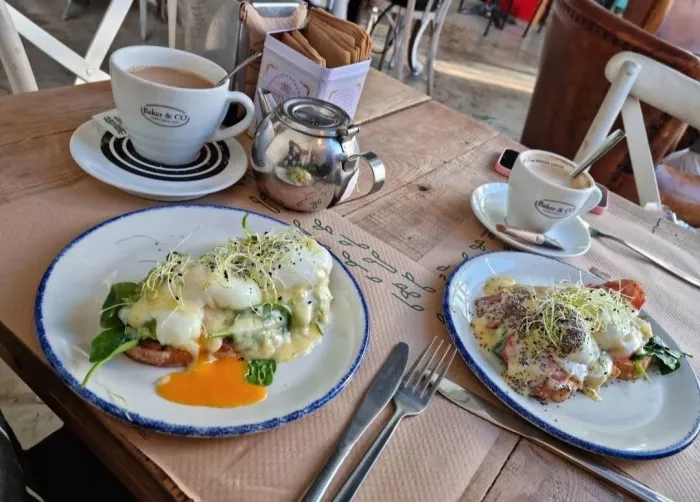 Бар "Cafetería Baker & Co"