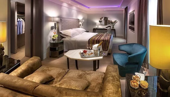 Отель "Cavour 4*"