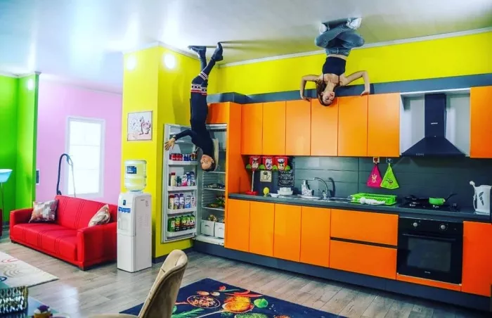 Перевернутый дом "Upside down House"