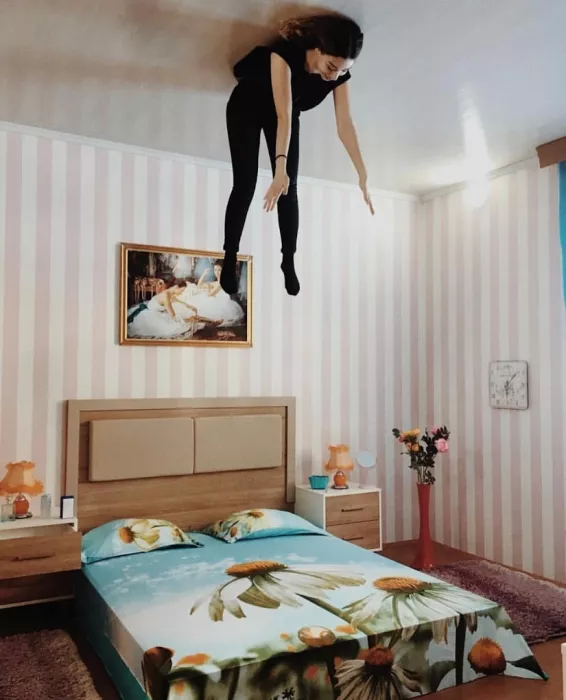 Перевернутый дом "Upside down House"
