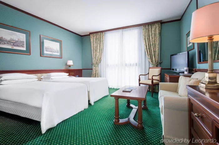 Отель"Leonardo Hotel Milan City Center 4*"