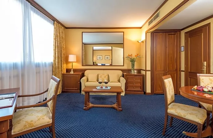 Отель"Leonardo Hotel Milan City Center 4*"